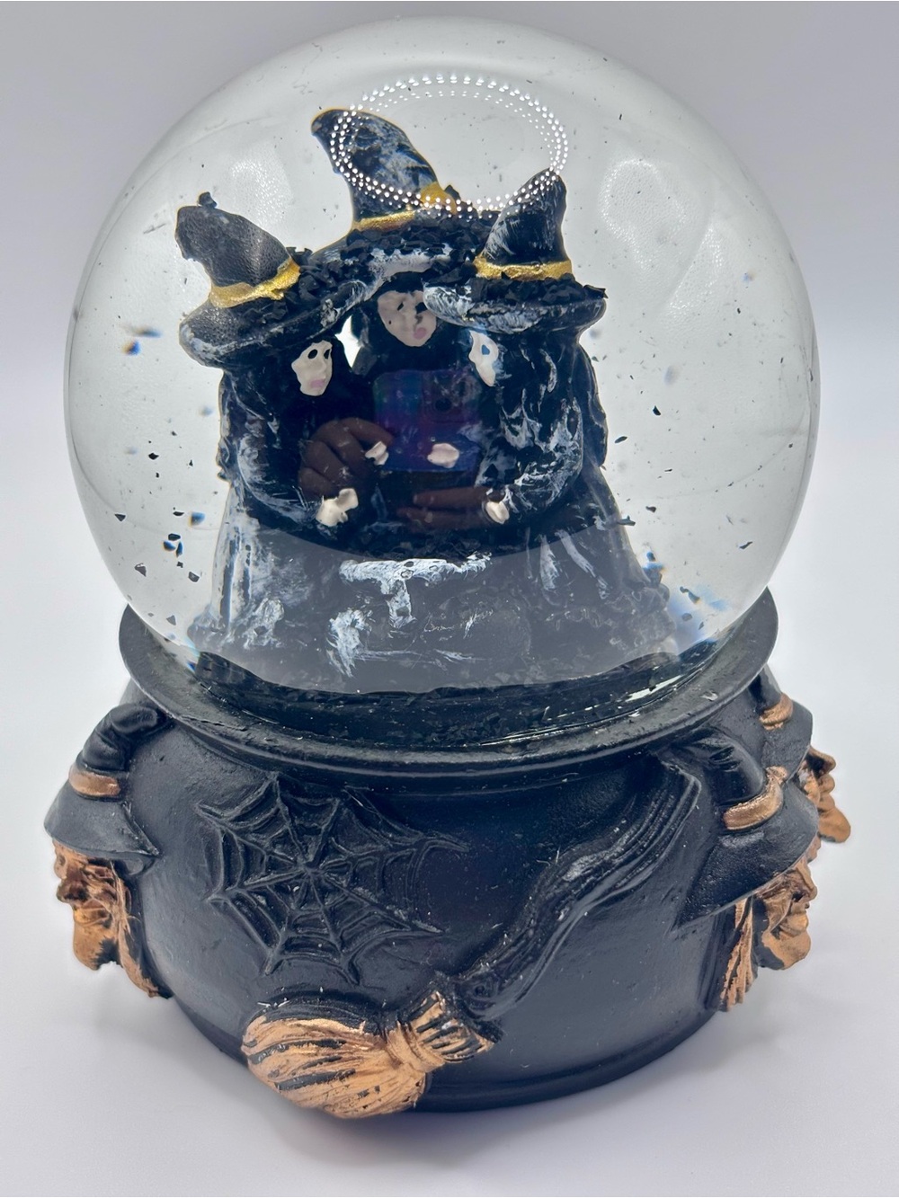 New Halloween witch cauldron mini snow globe